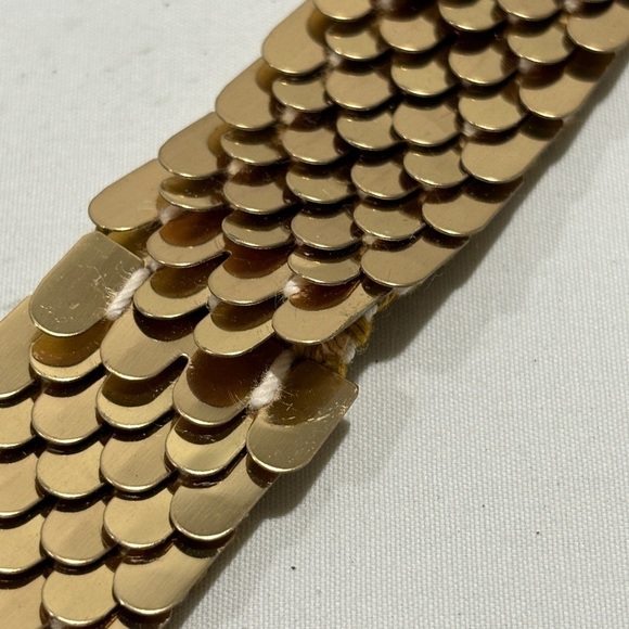 Vintage 70’s 80’s shiny gold link stretchy slinky belt - Picture 5 of 10
